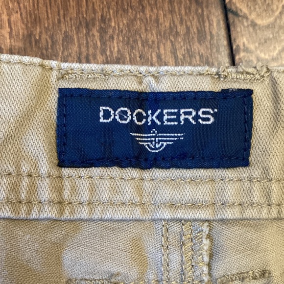 EUC- MEN'S VINTAGE DOCKERS CARGO SHORTS - Size 40 - Picture 2 of 8